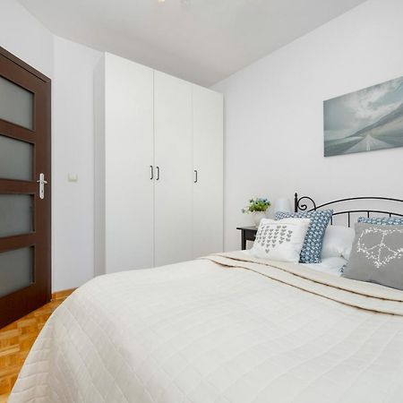 Bukowinska Apartment With Balcony And Parking And Swimming Pool By Noclegi Renters 华沙 外观 照片