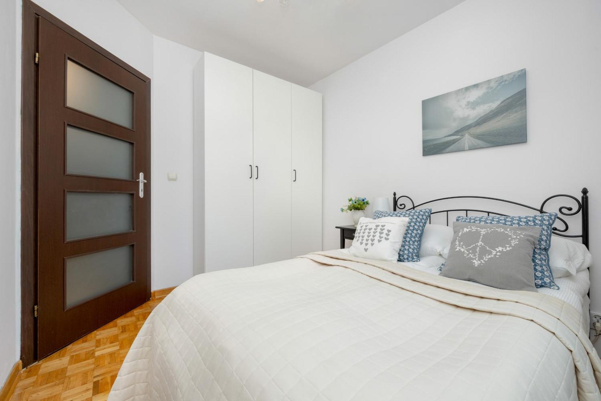 Bukowinska Apartment With Balcony And Parking And Swimming Pool By Noclegi Renters 华沙 外观 照片